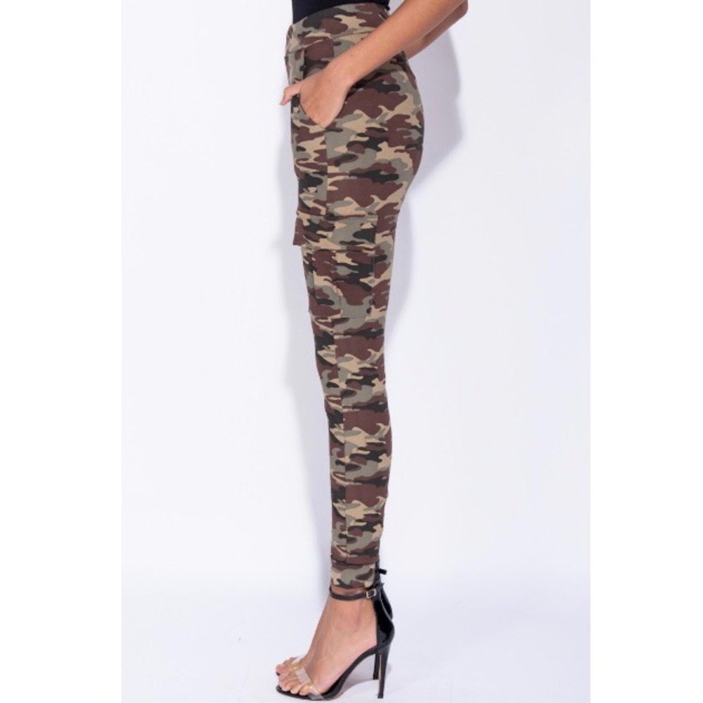 Parisian Camouflage Pocket Detail Cargo Joggers - Picture 3 of 8